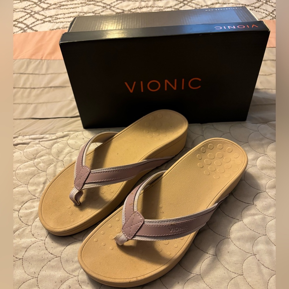 Vionic flip flops